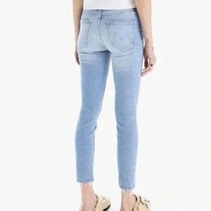 Mother "The Looker Ankle Fray" Jean. Sz: 25